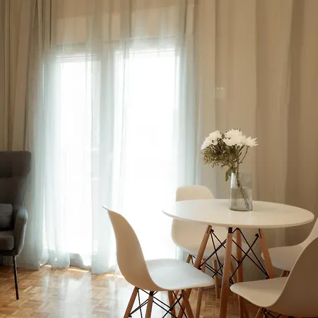 Apartment Art Attack *